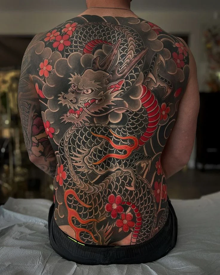 Tatuaje estilo Japonés de dragón realizado por Claudia Reyes